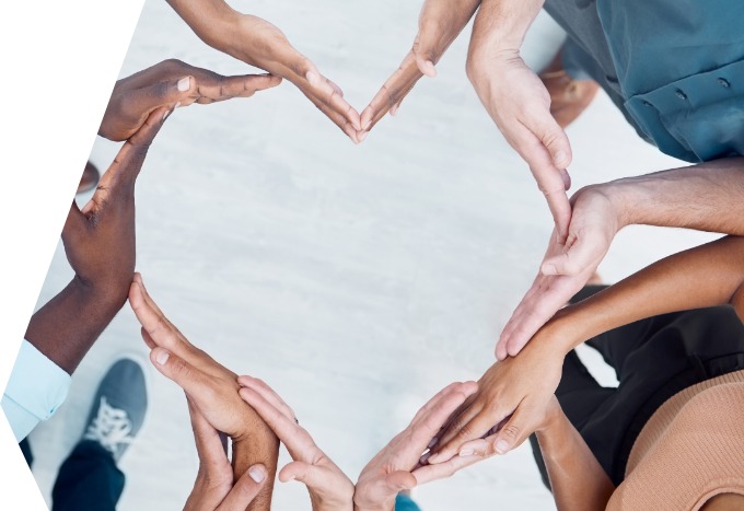 Auf dem Foto ist das Team der Pflegeschule des bfz Würzburg zu sehen.